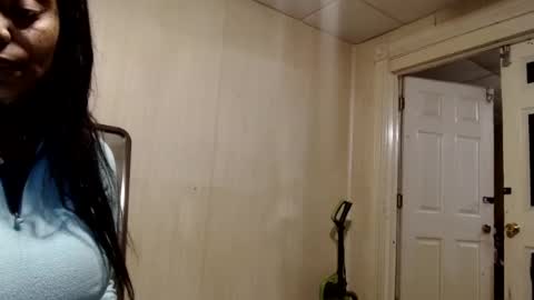 Snapshot of creamyexotica chatting on 09-09-25, 12:59 CreamyExotica online show from 09-09-25, 12:59