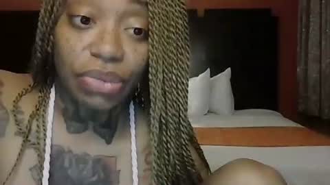 Snapshot of creamyexotica chatting on 11-30-25, 11:14 CreamyExotica online show from 11-30-25, 11:14