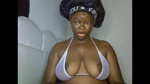 Snapshot of creamypussyxx chatting on 06-10-26, 10:47 creamypussyxx online show from 06-10-26, 10:47