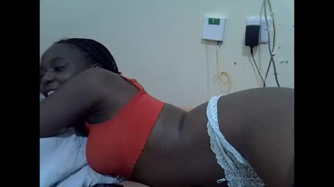 Snapshot of creamyypussyy chatting on 11-20-25, 12:16 creamyypussyy online show from 11-20-25, 12:16