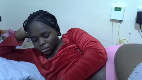 Snapshot of creamyypussyy chatting on 11-27-25, 12:24 creamyypussyy online show from 11-27-25, 12:24