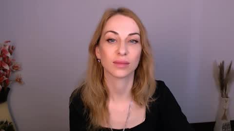 Snapshot of create_your_own_sun chatting on 11-20-25, 01:33 Lera online show from 11-20-25, 01:33