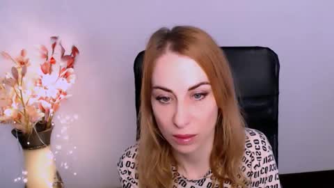 Snapshot of create_your_own_sun chatting on 12-14-25, 01:27 Lera online show from 12-14-25, 01:27