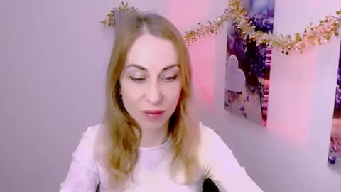 Snapshot of create_your_own_sun chatting on 12-20-25, 02:35 Lera online show from 12-20-25, 02:35