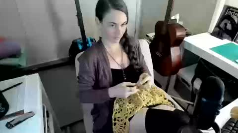 Creature Marie online show from 10-12-25, 01:37