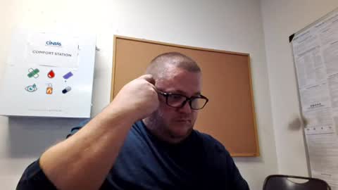 Snapshot of creeeping_death chatting on 12-08-24, 04:14 The hopeless romantic online show from 12-08-24, 04:14