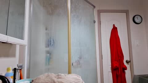 Snapshot of creeeping_death chatting on 12-12-24, 07:52 The hopeless romantic online show from 12-12-24, 07:52