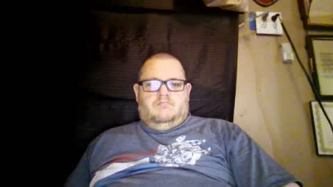 Snapshot of creeeping_death chatting on 12-31-24, 06:24 The hopeless romantic online show from 12-31-24, 06:24