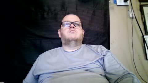 Snapshot of creeeping_death chatting on 01-17-25, 08:55 The hopeless romantic online show from 01-17-25, 08:55