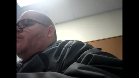 Snapshot of creeeping_death chatting on 01-29-25, 03:33 The hopeless romantic online show from 01-29-25, 03:33