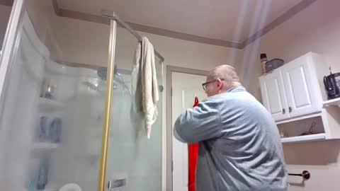 Snapshot of creeeping_death chatting on 02-28-25, 08:31 The hopeless romantic online show from 02-28-25, 08:31