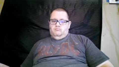 Snapshot of creeeping_death chatting on 03-04-25, 05:56 The hopeless romantic online show from 03-04-25, 05:56