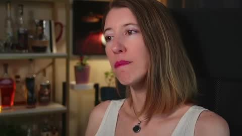 Quinn de la Creme online show from 10-03-25, 05:54