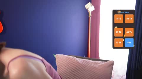 Snapshot of creme_dela_creme chatting on 06-03-26, 06:02 Quinn de la Creme online show from 06-03-26, 06:02