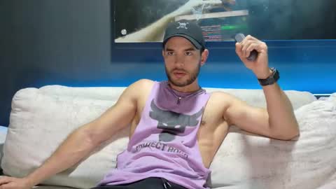 Snapshot of crhistian1_ chatting on 10-23-25, 10:19 CRHISTIAN online show from 10-23-25, 10:19