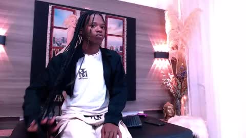 Snapshot of criisbrown_ chatting on 11-19-25, 11:21 CriisBrown online show from 11-19-25, 11:21