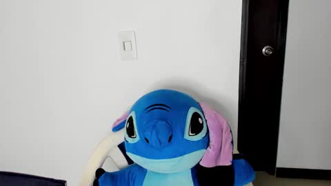 Snapshot of crimsonetoile chatting on 02-11-26, 08:36 Jen. online show from 02-11-26, 08:36