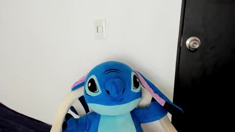 Snapshot of crimsonetoile chatting on 02-19-26, 05:31 Jen. online show from 02-19-26, 05:31