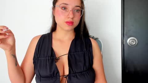 Snapshot of crimsonetoile chatting on 03-01-26, 04:20 Jen. online show from 03-01-26, 04:20