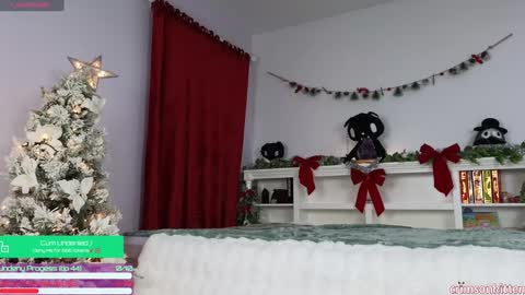 Snapshot of crimsonkitten chatting on 12-14-24, 05:18 Crimson Kitten online show from 12-14-24, 05:18