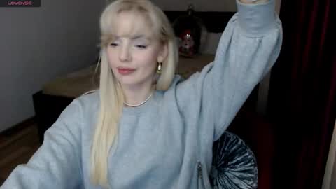 cris_tinne online show from 12-18-25, 03:18