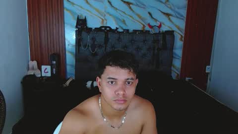 Snapshot of crisandmery chatting on 11-24-25, 06:40 CRISANDMERY online show from 11-24-25, 06:40