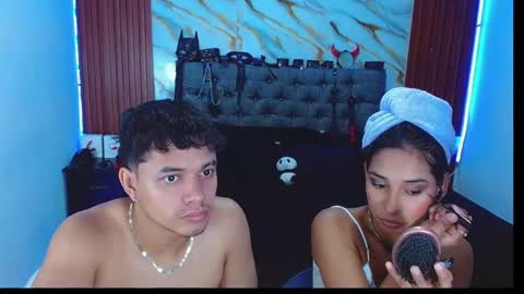 Snapshot of crisandmery chatting on 11-27-25, 02:57 CRISANDMERY online show from 11-27-25, 02:57