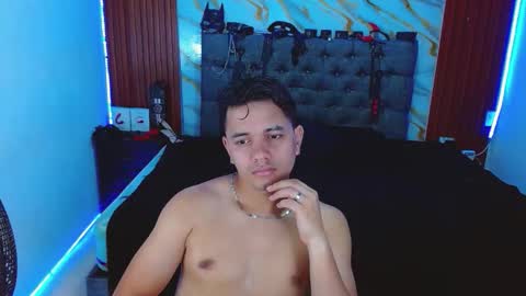 Snapshot of crisandmery chatting on 11-30-25, 02:26 CRISANDMERY online show from 11-30-25, 02:26