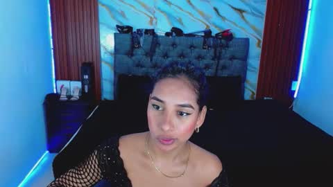 Snapshot of crisandmery chatting on 12-03-25, 01:53 CRISANDMERY online show from 12-03-25, 01:53