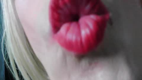 Snapshot of crislingery_doll chatting on 02-01-25, 11:21 crislingery_doll online show from 02-01-25, 11:21