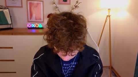 Snapshot of crisp1n chatting on 10-21-25, 01:34 Chris online show from 10-21-25, 01:34