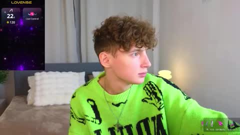 Snapshot of crisp1n chatting on 10-22-25, 03:12 Chris online show from 10-22-25, 03:12