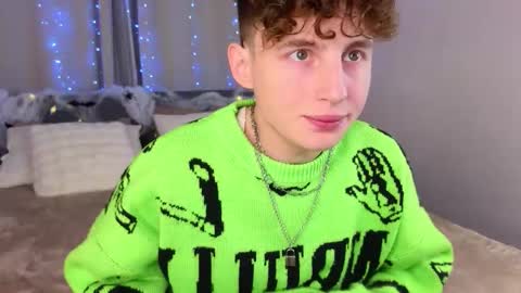 Snapshot of crisp1n chatting on 10-25-25, 03:07 Chris online show from 10-25-25, 03:07