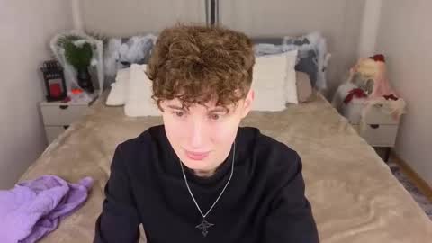 Snapshot of crisp1n chatting on 10-30-25, 03:02 Chris online show from 10-30-25, 03:02