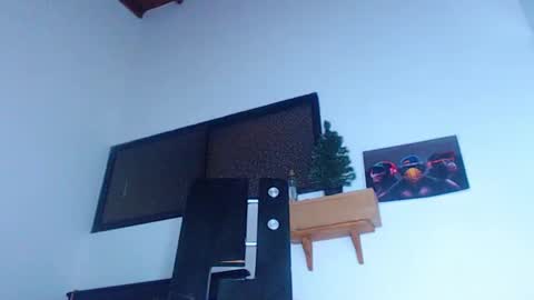 Snapshot of criss__tom chatting on 01-28-25, 02:43 Cristopher online show from 01-28-25, 02:43