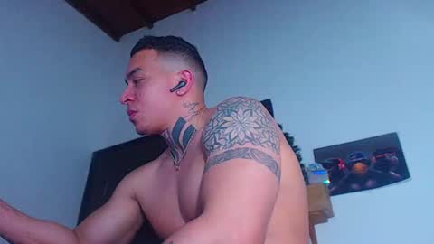 Snapshot of criss__tom chatting on 02-17-25, 05:25 Cristopher online show from 02-17-25, 05:25