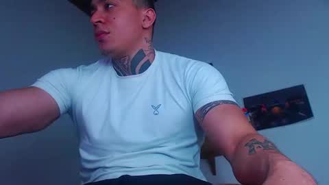 Snapshot of criss__tom chatting on 02-25-25, 02:14 Cristopher online show from 02-25-25, 02:14