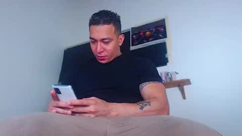 Snapshot of criss__tom chatting on 10-05-25, 12:53 Cristopher online show from 10-05-25, 12:53