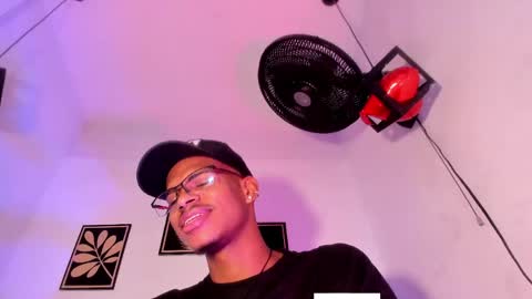 Snapshot of criss_zuri chatting on 05-11-26, 12:00 criss_zuri online show from 05-11-26, 12:00