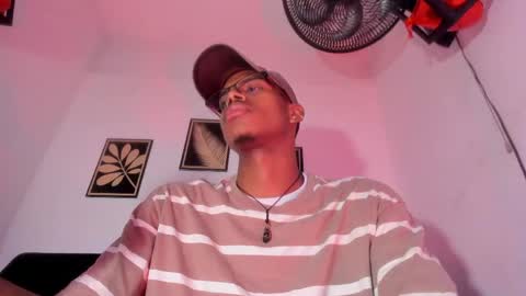 Snapshot of criss_zuri chatting on 05-20-26, 12:11 criss_zuri online show from 05-20-26, 12:11