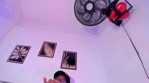 Snapshot of criss_zuri chatting on 05-21-26, 11:50 criss_zuri online show from 05-21-26, 11:50