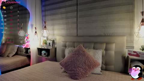 Snapshot of cristal__hot_1 chatting on 11-19-25, 04:34 Cristal online show from 11-19-25, 04:34