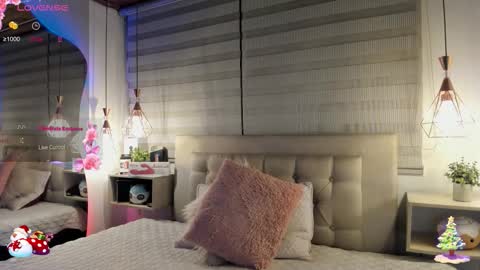 Snapshot of cristal__hot_1 chatting on 11-25-25, 04:45 Cristal online show from 11-25-25, 04:45