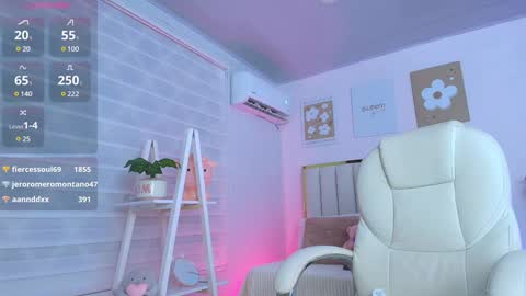 Snapshot of cristal_bunny chatting on 01-25-25, 06:45 Cristal  online show from 01-25-25, 06:45