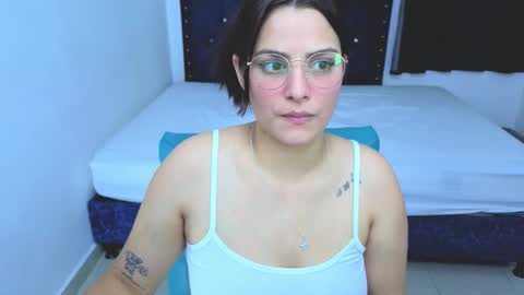 Snapshot of cristal_hot07 chatting on 09-16-25, 11:50 Cristal online show from 09-16-25, 11:50