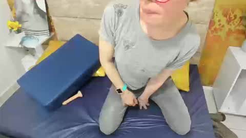   Cristal   online show from 10-17-25, 01:42