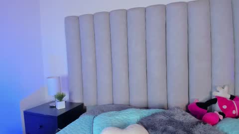 Nicole  Connection time 220pm-910pmCol online show from 02-11-25, 07:27