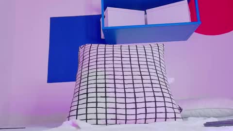 Nicole  Connection time 220pm-910pmCol online show from 11-20-25, 08:30