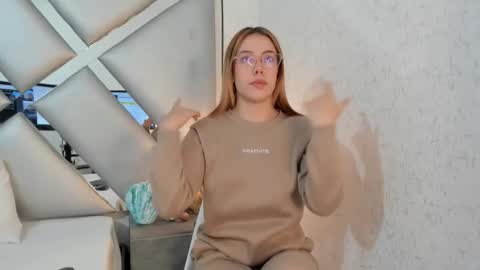 cristalevans_vc online show from 10-02-25, 06:09