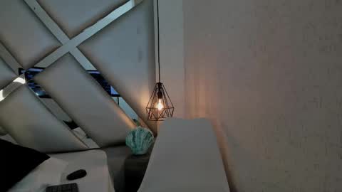 cristalevans_vc online show from 10-06-25, 01:58